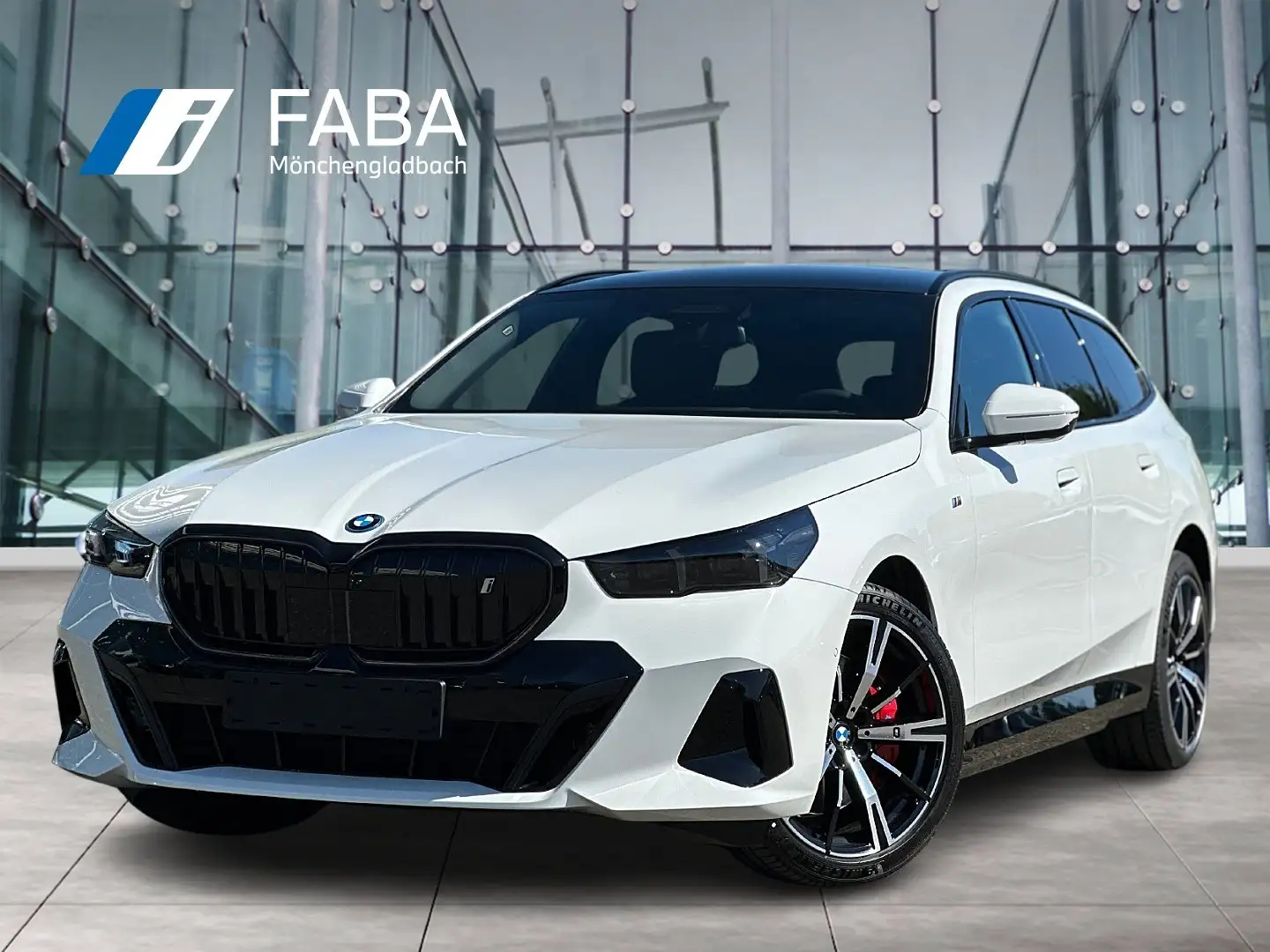 BMW i5 eDrive40 Touring M Sportpaket HK HiFi DAB Weiß - 1