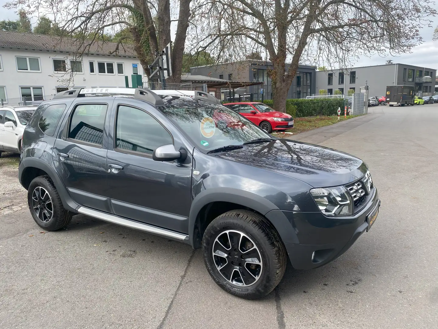 Dacia Duster Urban Explorer 4x2 Gris - 1