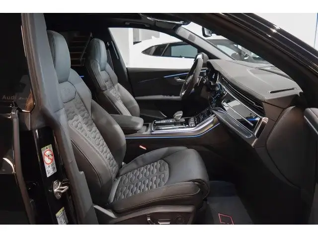 Audi RS Q8 view 6