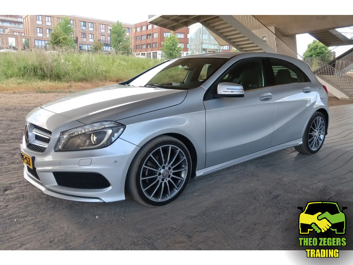 Mercedes-Benz A 180 Ambition Prestige AMG pakket Grijs - 1