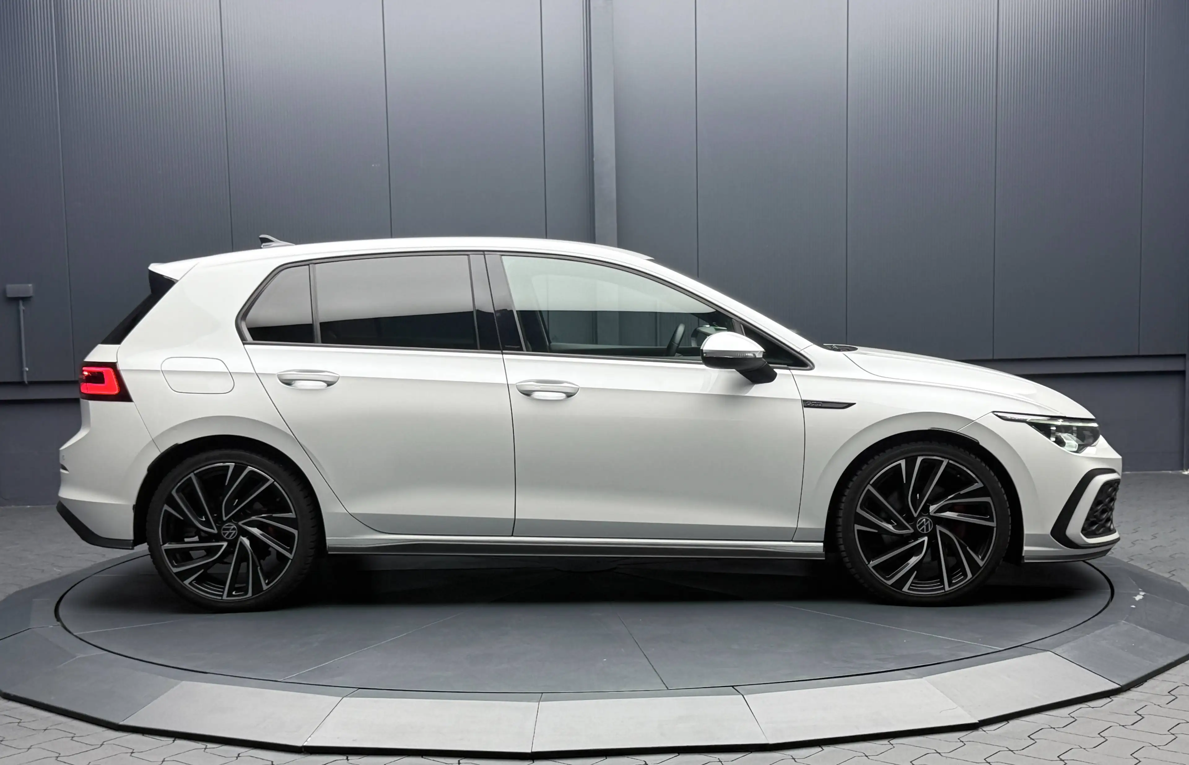 Volkswagen Golf GTD VIII *19Zoll*LEDER*SitzKlima*H&K*DCC*Standhzg*HuD* — photo 8
