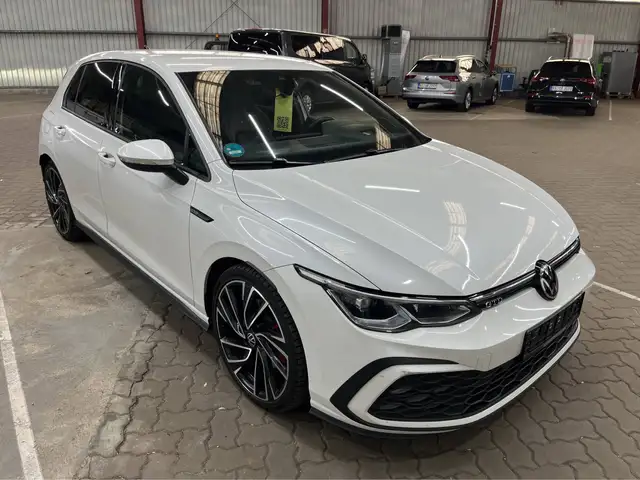 Volkswagen Golf view 2