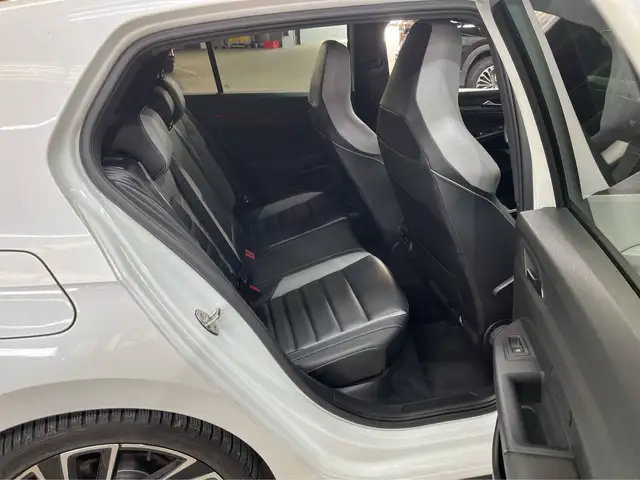 Volkswagen Golf view 9