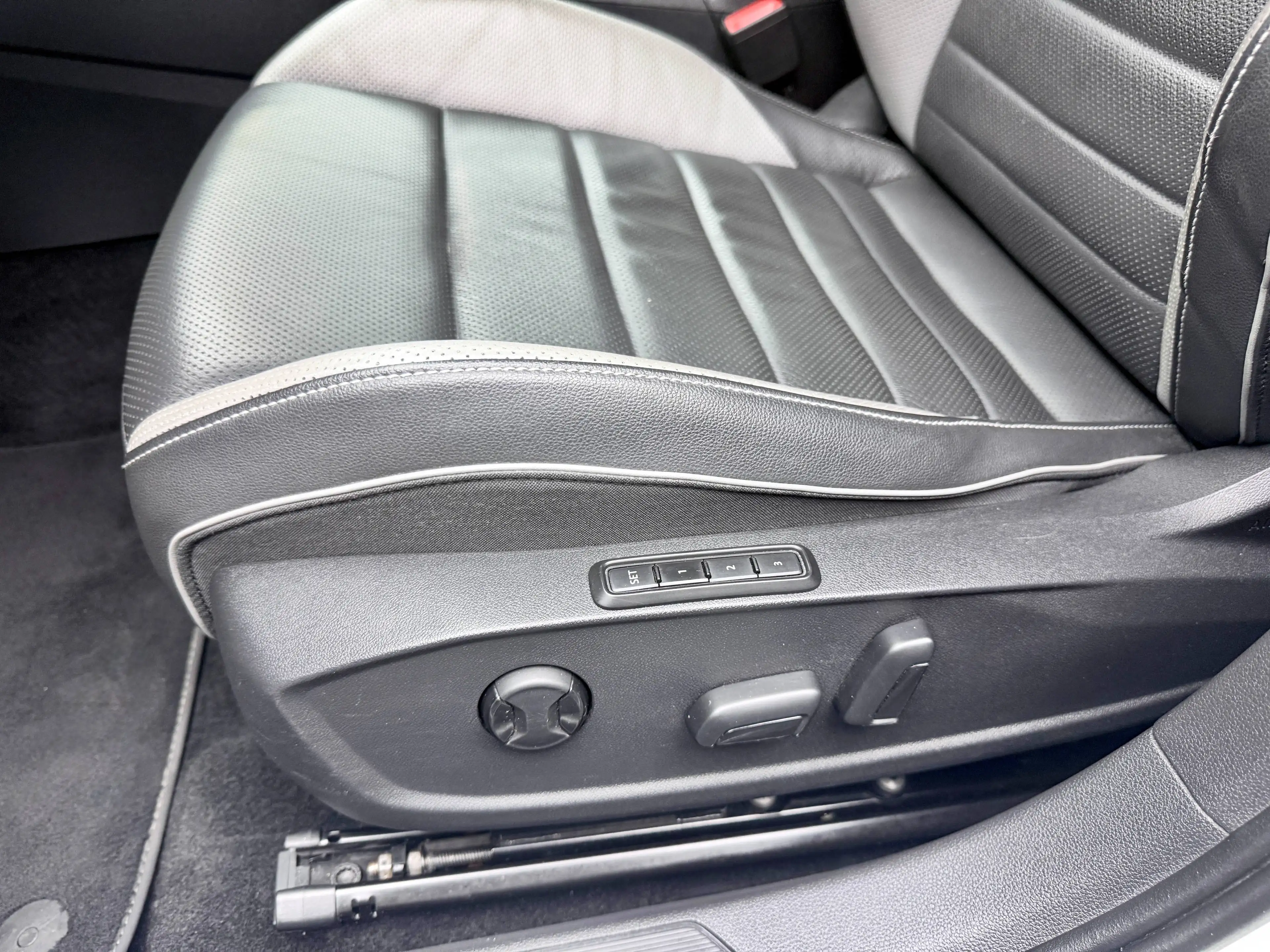 Volkswagen Golf GTD VIII *19Zoll*LEDER*SitzKlima*H&K*DCC*Standhzg*HuD* — photo 33
