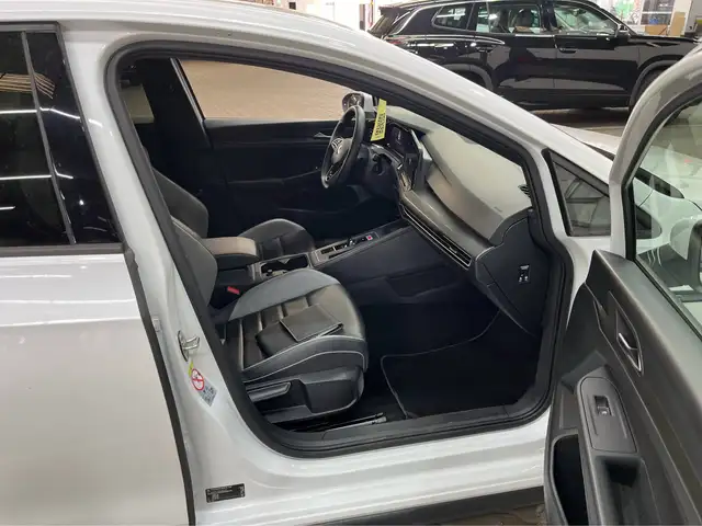 Volkswagen Golf view 5