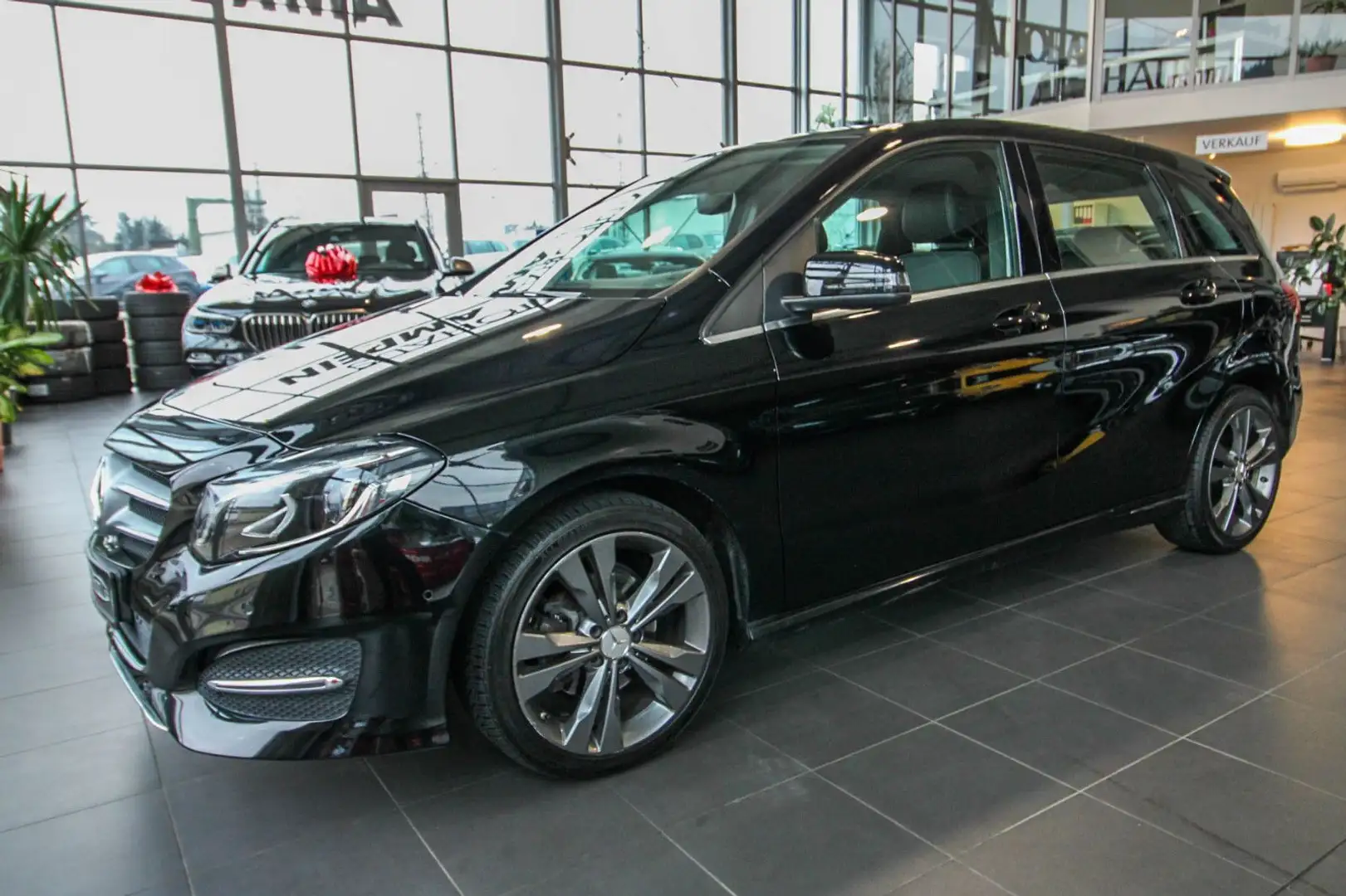 Mercedes-Benz B 200 d Sports Tourer Business/LED/Park-Assistent Negro - 1