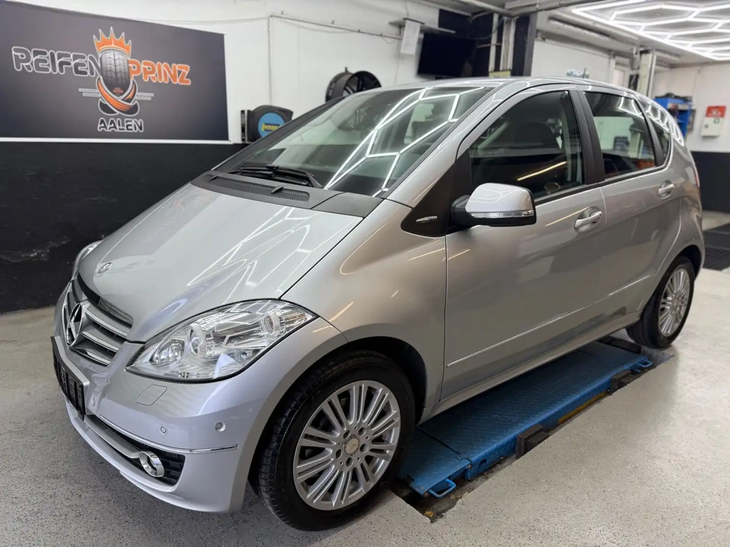 Mercedes-Benz A 200 -Elegance-Klima-1.Hand-BiXenon-PDC-SHZ-TOP Silber - 2
