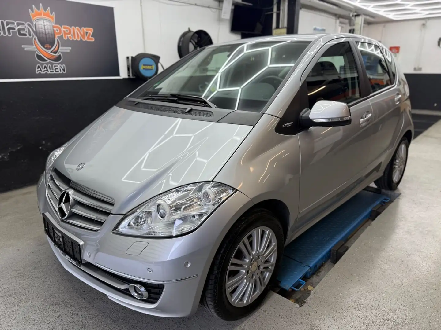 Mercedes-Benz A 200 -Elegance-Klima-1.Hand-BiXenon-PDC-SHZ-TOP Silber - 1