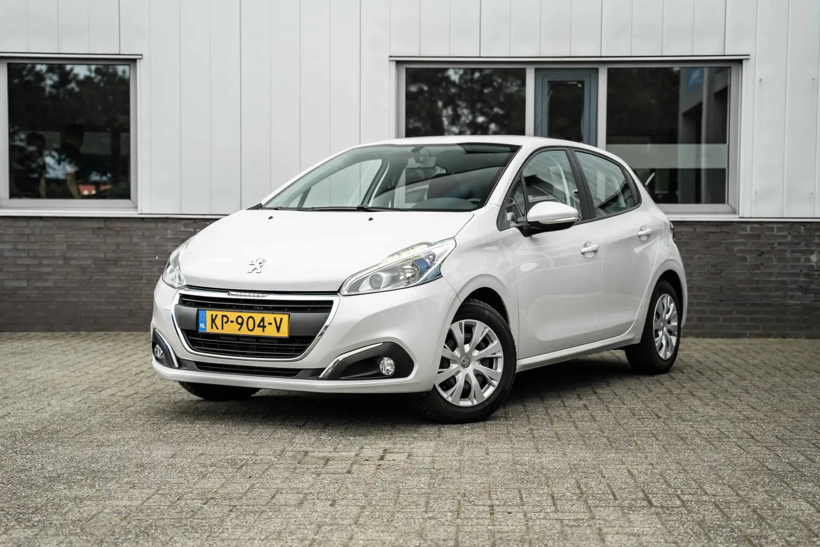 Peugeot 208 1.2 PureTech Blue Lion | Nieuwe Riem Weiß - 1