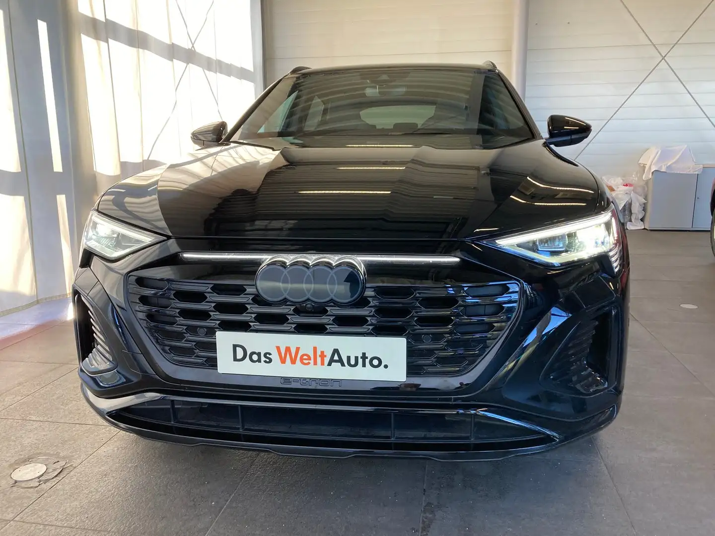 Audi Q8 55 e-tron quattro S line Schwarz - 2