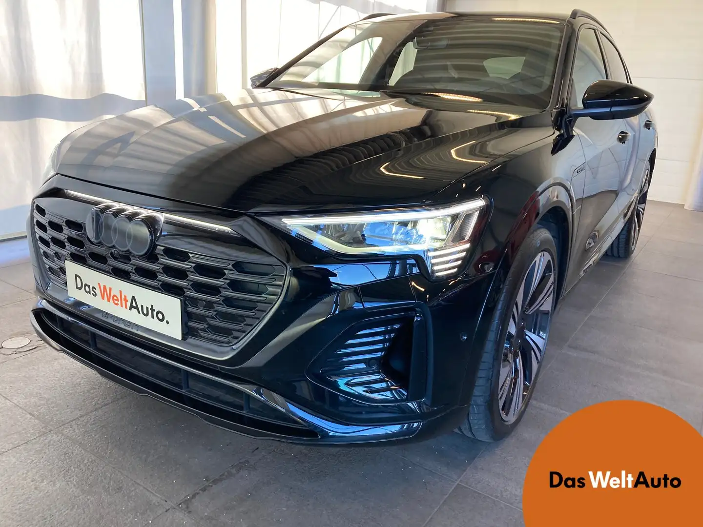 Audi Q8 55 e-tron quattro S line Schwarz - 1