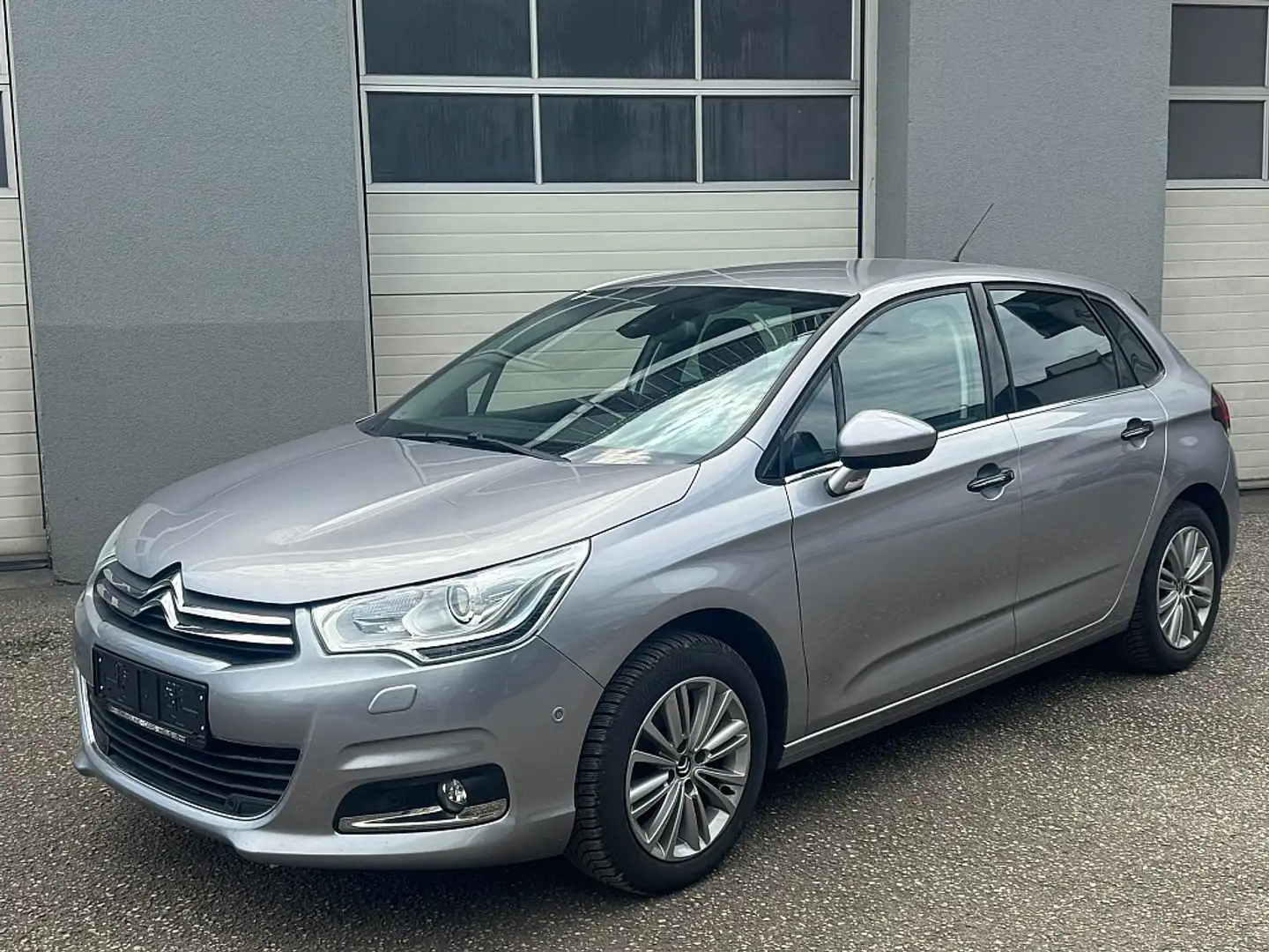 Citroen C4 BlueHDi 100 S&S Feel Grau - 1