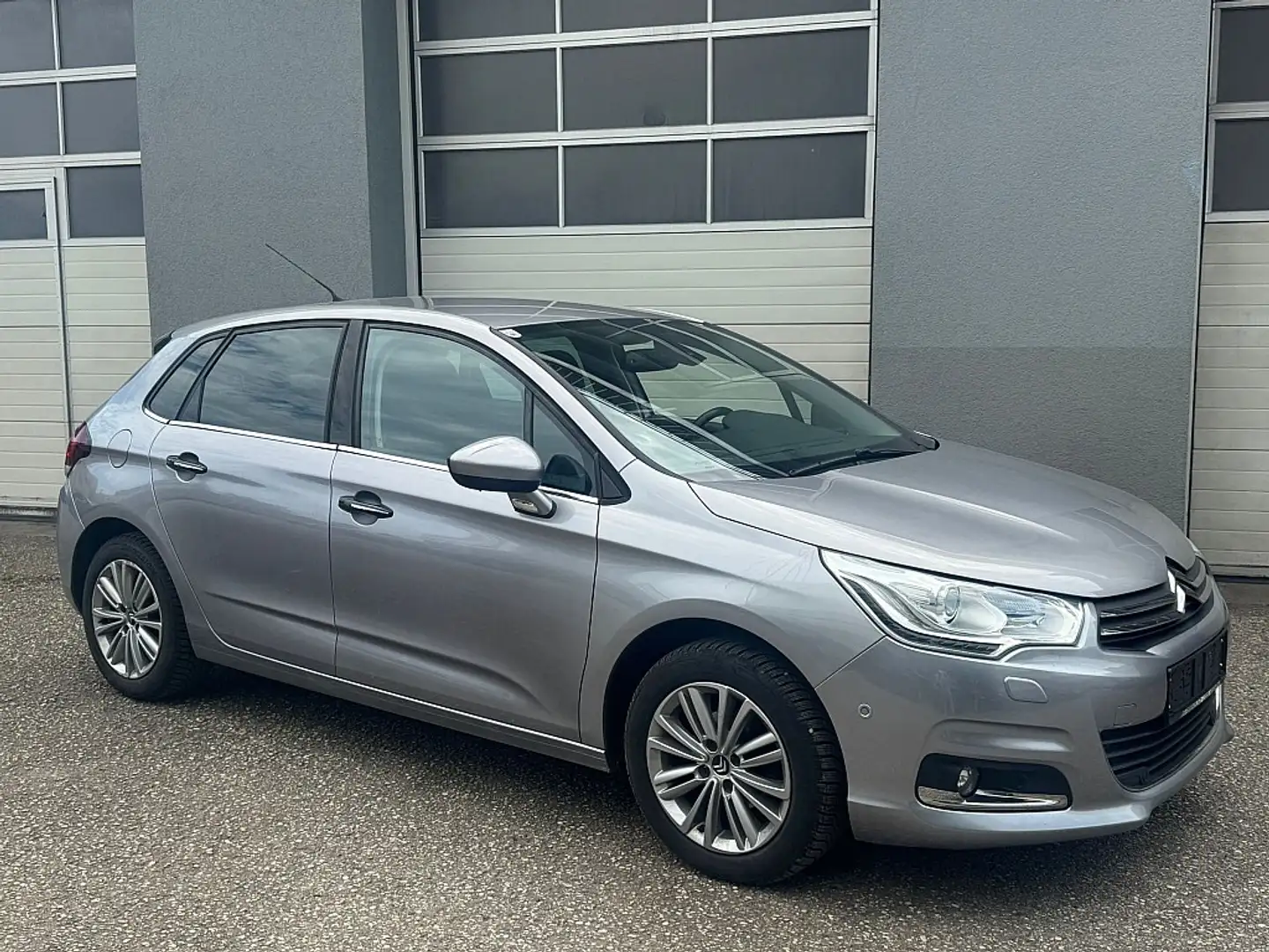 Citroen C4 BlueHDi 100 S&S Feel Grau - 2