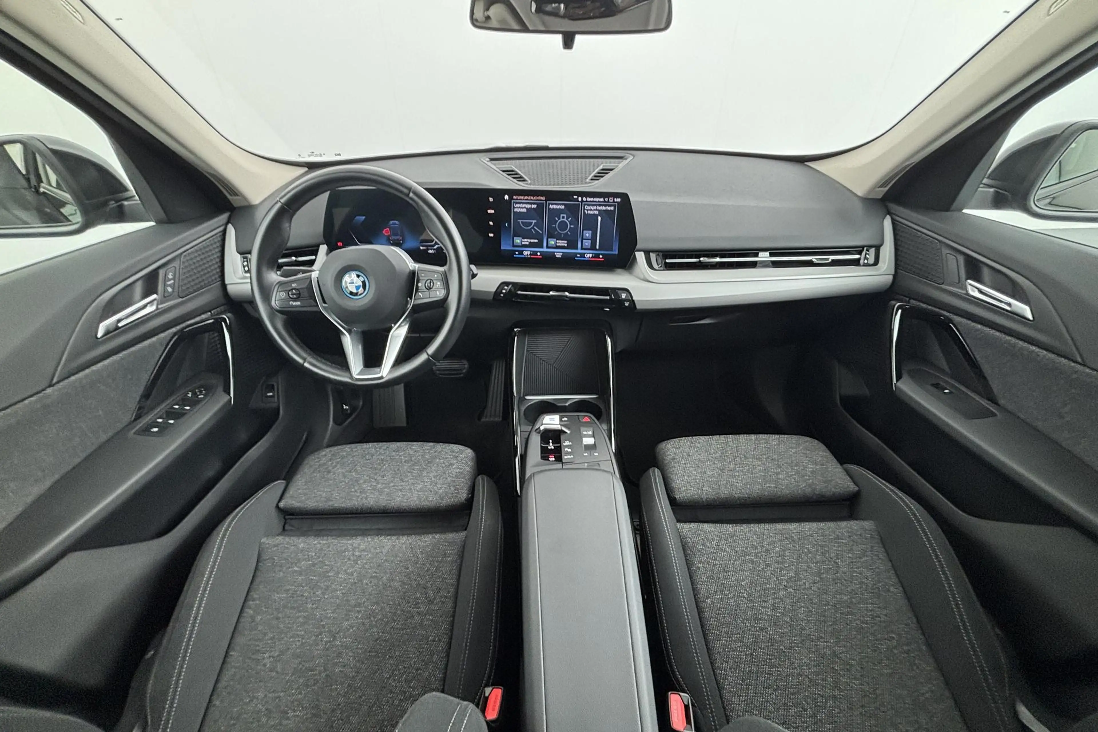 BMW iX1 xDrive30 Launch Edition 67 kWh Elektrisch rijplezi — photo 2