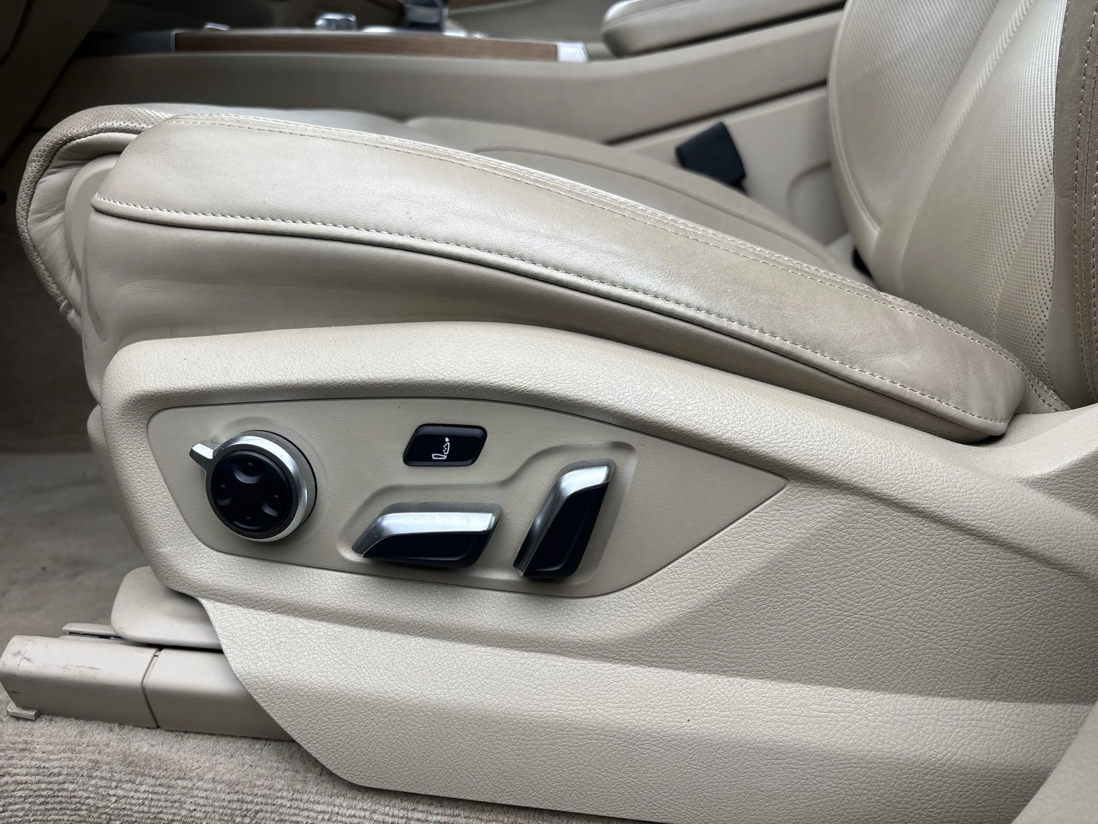 Audi Q7 4.0 TDI SQ7 quattro Pro Line + 7p — photo 7