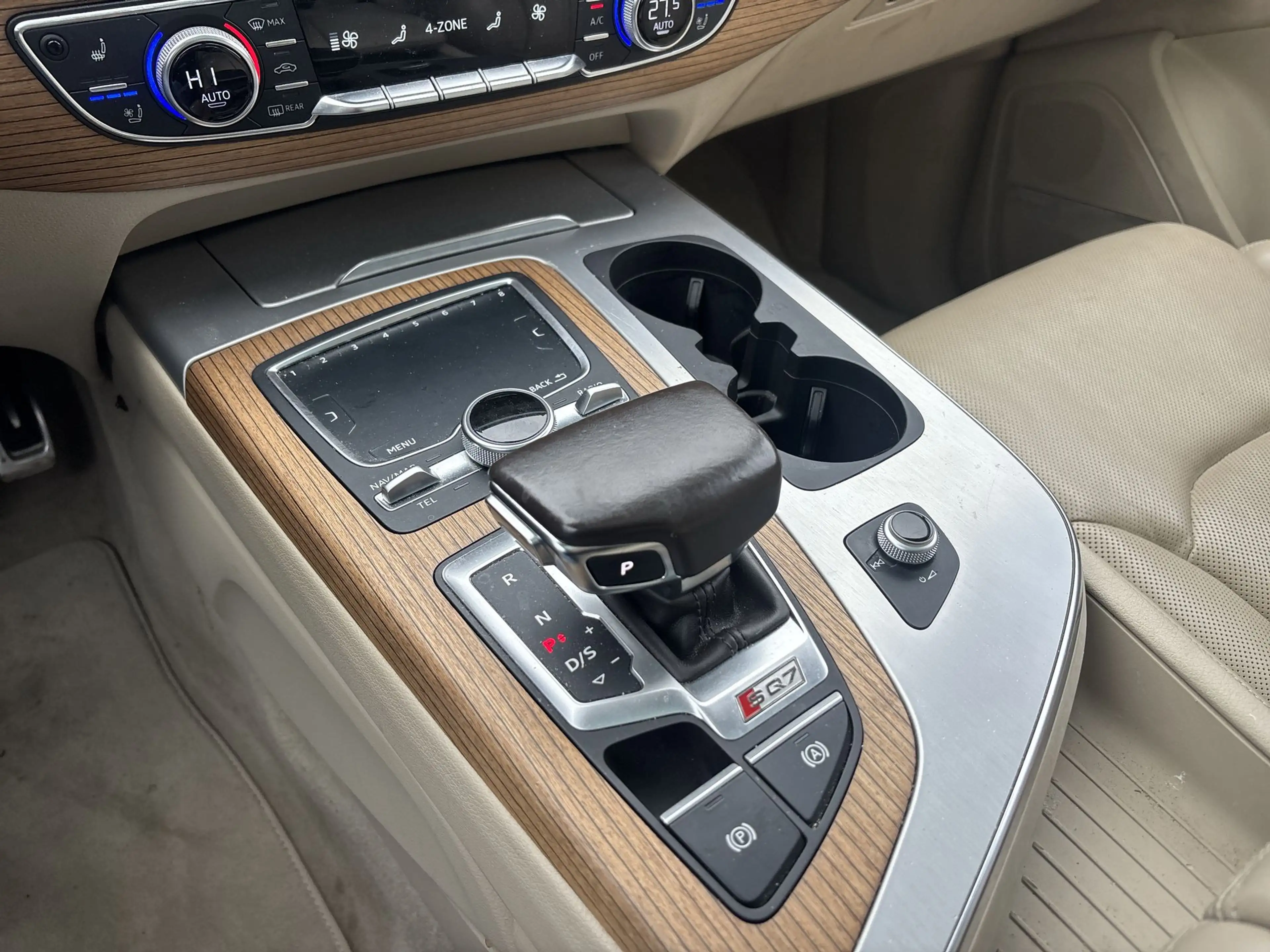 Audi Q7 4.0 TDI SQ7 quattro Pro Line + 7p — photo 21