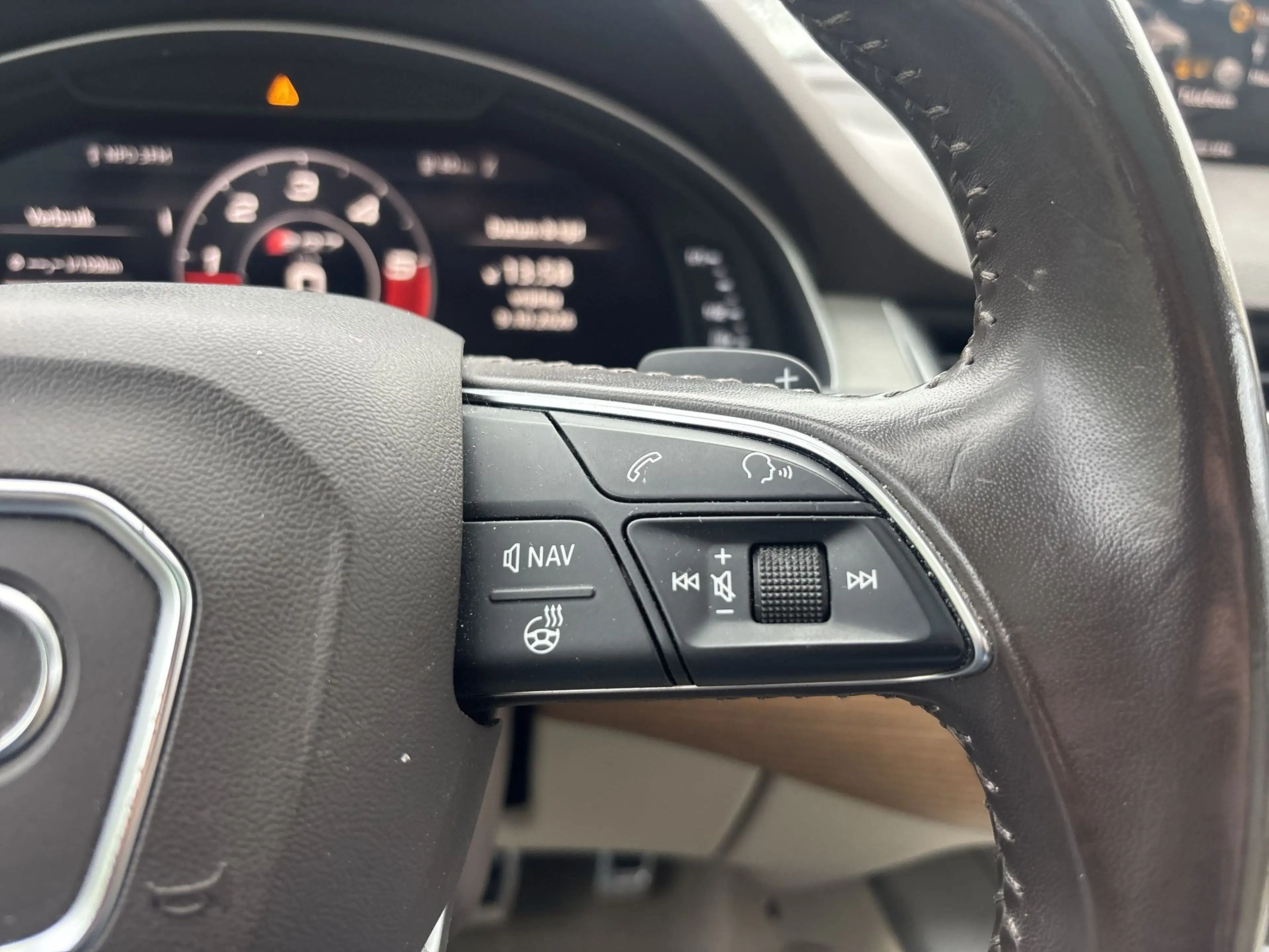 Audi Q7 4.0 TDI SQ7 quattro Pro Line + 7p — photo 12