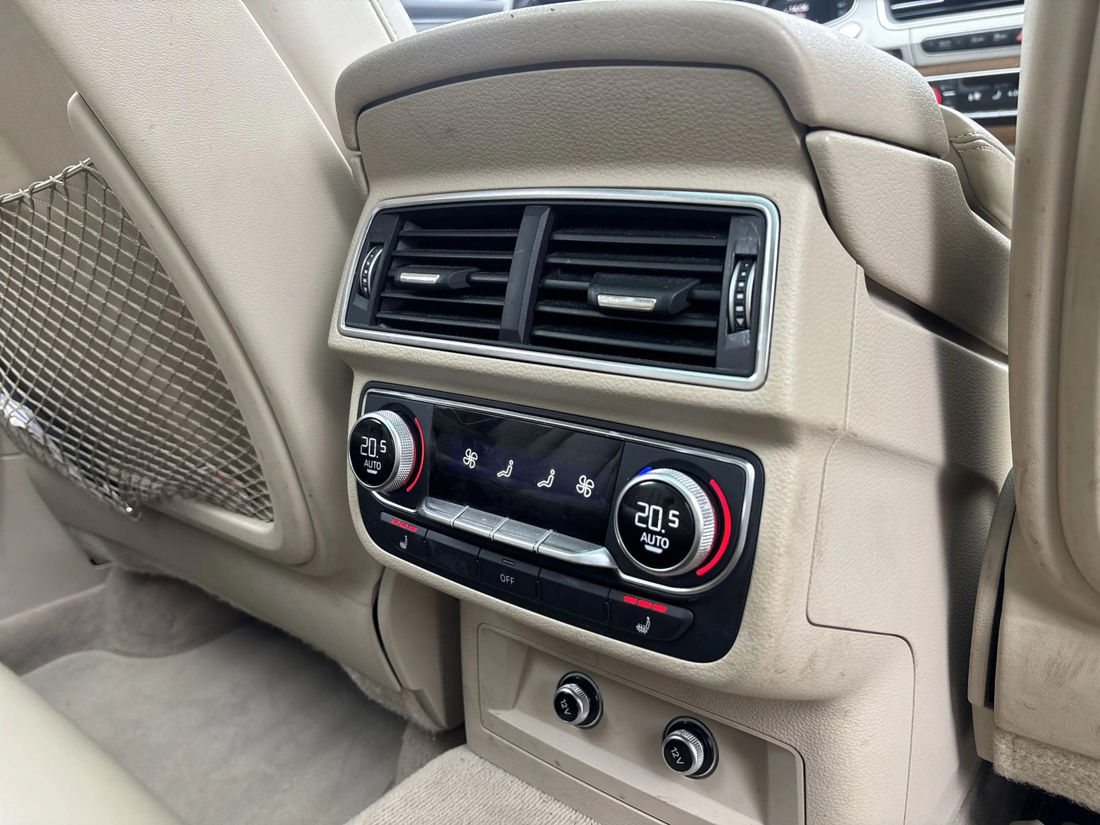 Audi Q7 4.0 TDI SQ7 quattro Pro Line + 7p — photo 37