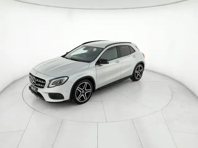 Mercedes-Benz GLA view 2