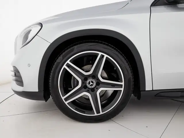 Mercedes-Benz GLA view 7