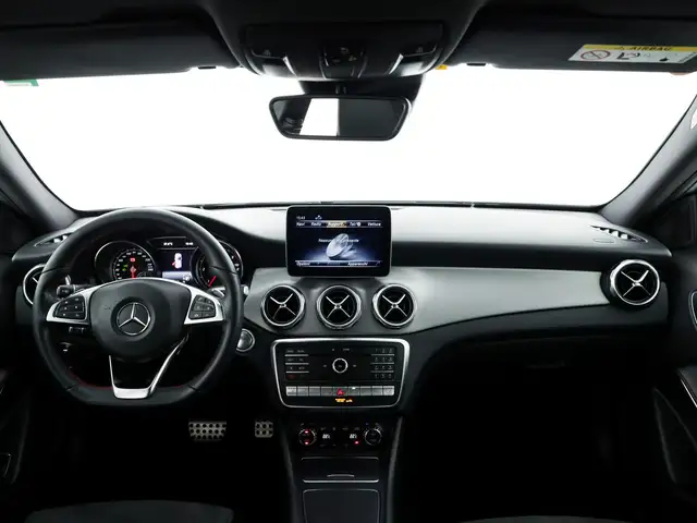 Mercedes-Benz GLA view 9