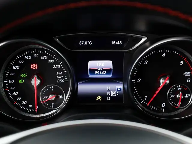 Mercedes-Benz GLA view 12
