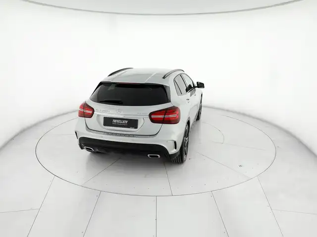 Mercedes-Benz GLA view 6