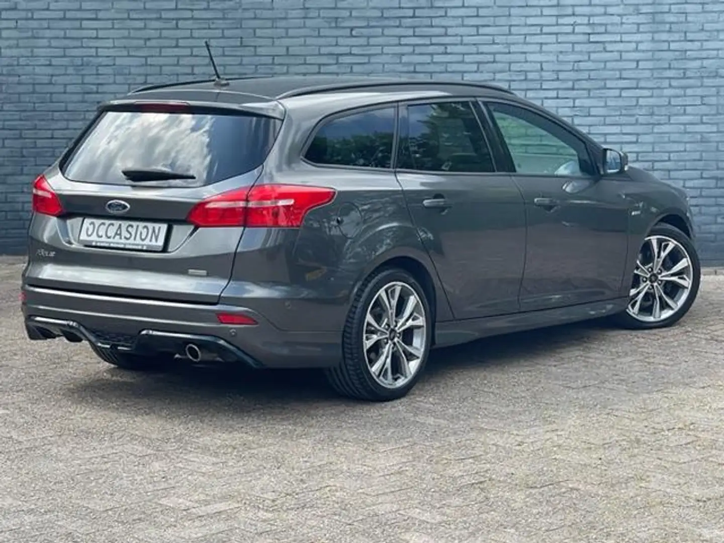 Ford Focus Wagon 1.5 ST-Line I incl. € 850,00 AFL.KOSTEN + BO Grau - 2