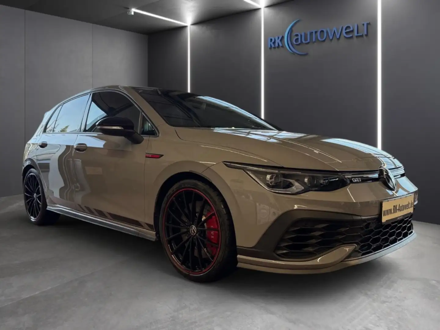 Volkswagen Golf GTI 2.0 TSI VIII Clubsport Panorama Akrapovic HarmanKa Gris - 2