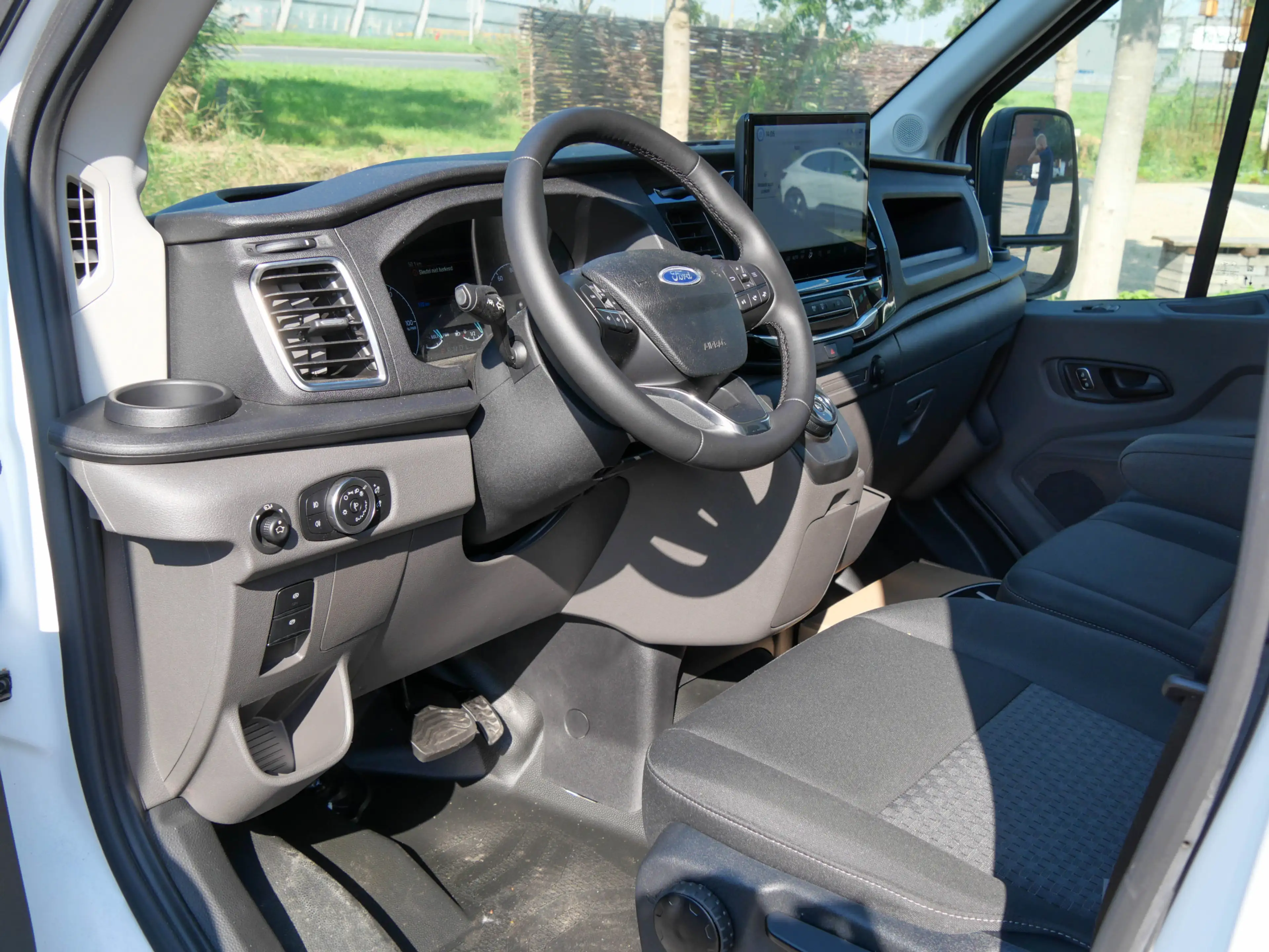 Ford E-Transit 68 kWh 390L Trend Bakwagen + Dhollandia Laadklep | — photo 4