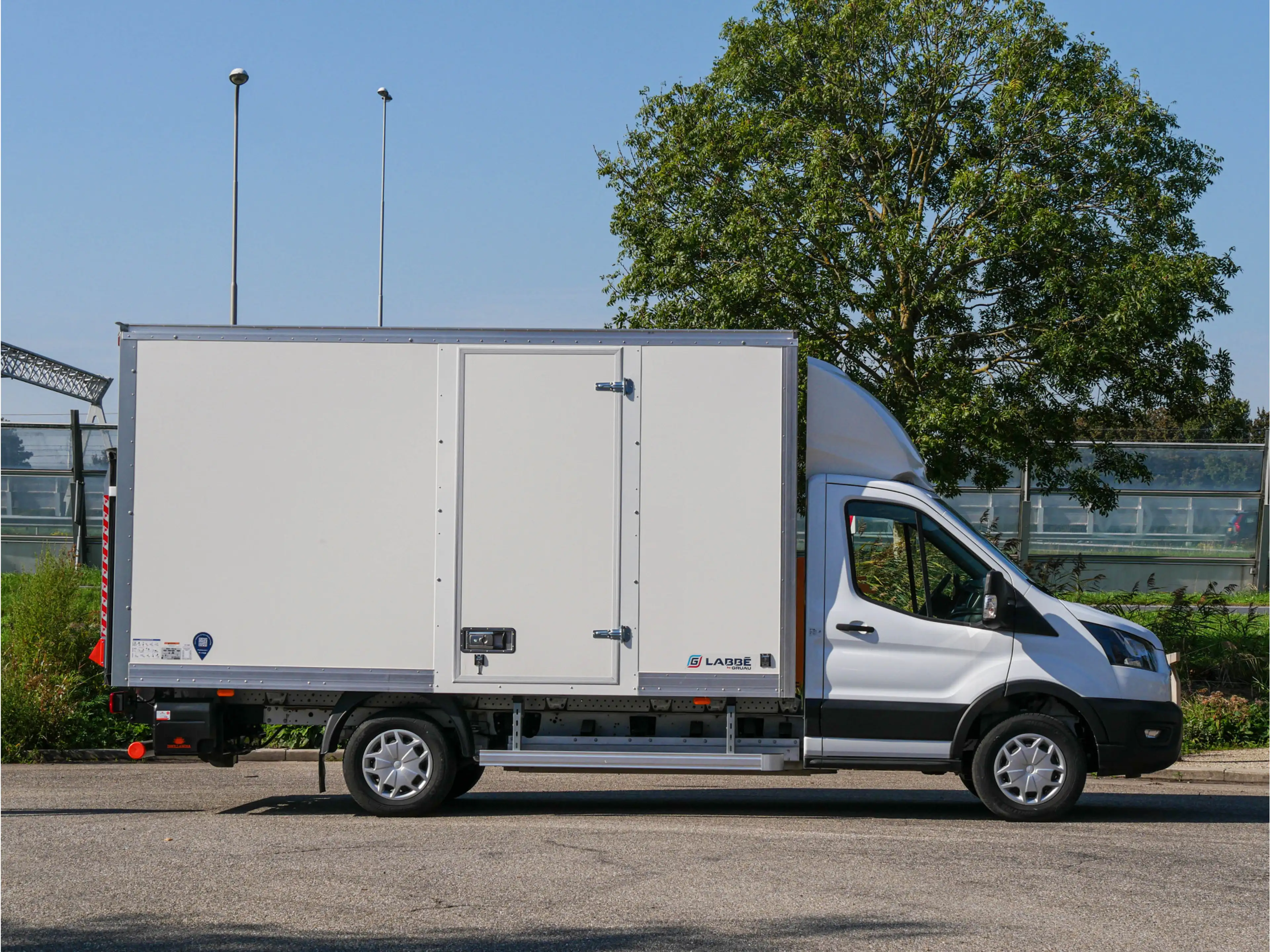 Ford E-Transit 68 kWh 390L Trend Bakwagen + Dhollandia Laadklep | — photo 5