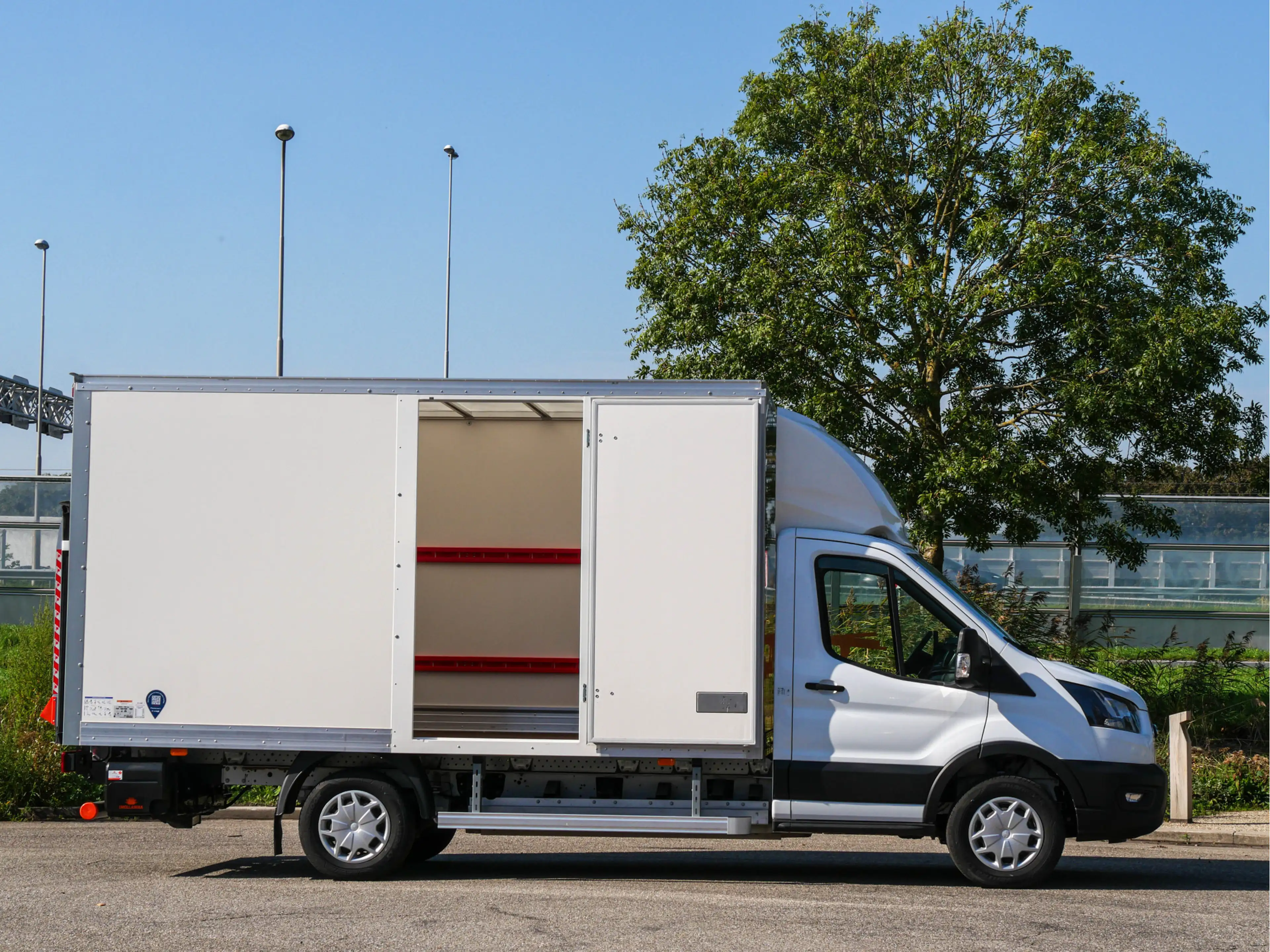 Ford E-Transit 68 kWh 390L Trend Bakwagen + Dhollandia Laadklep | — photo 6