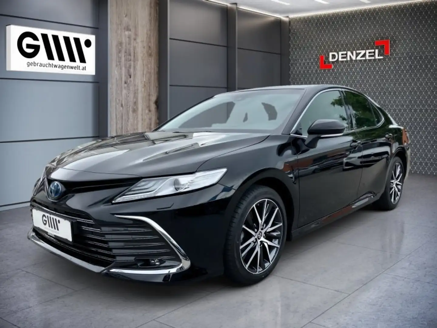Toyota Camry Hybrid Lounge Černá - 1