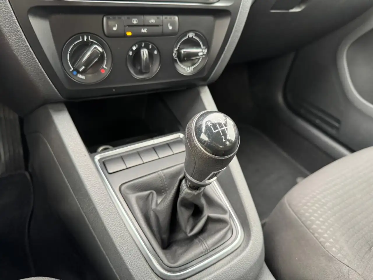 Volkswagen Jetta photo Volkswagen Jetta