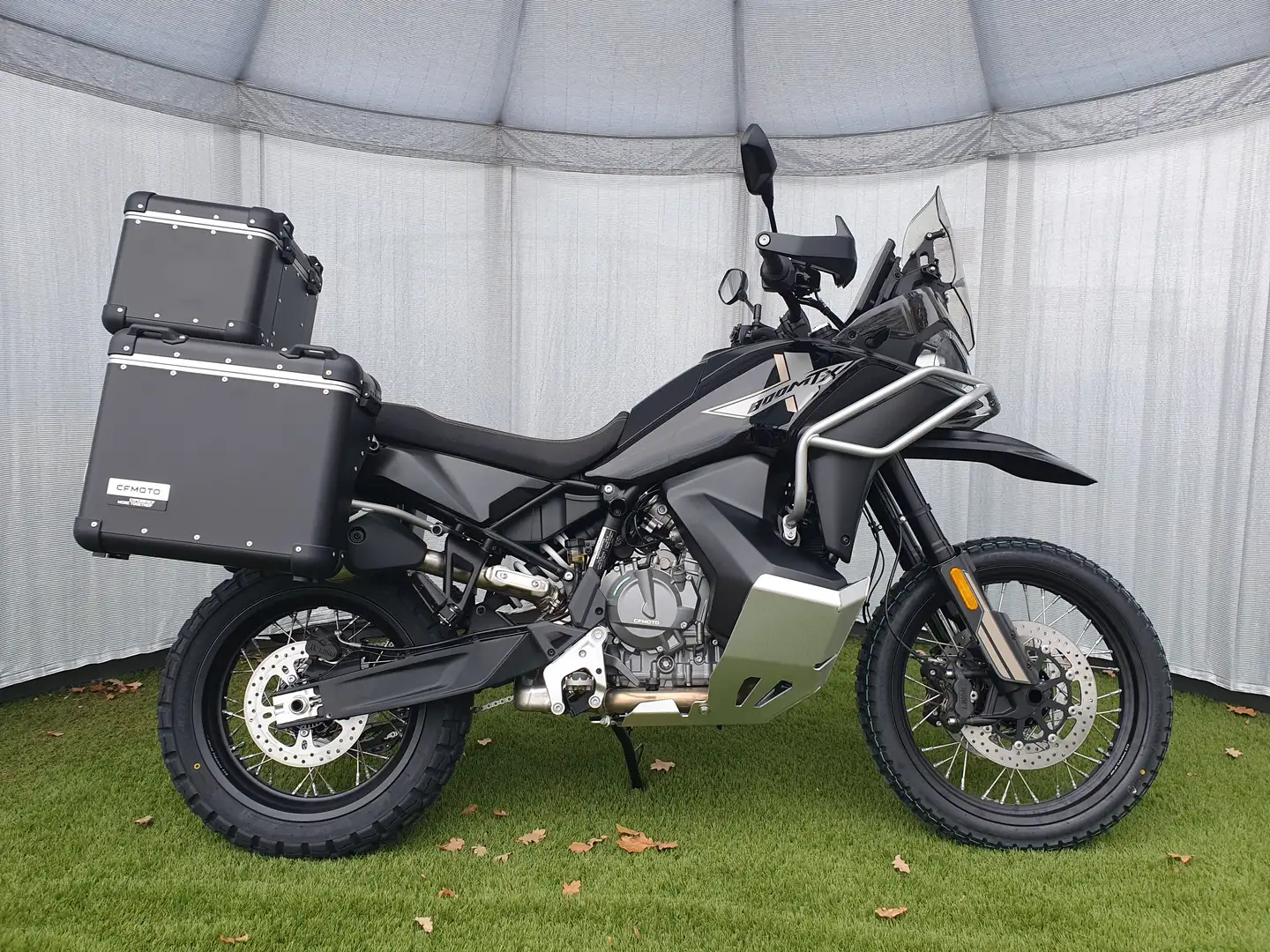 CFMOTO 800 MT X mit Koffern Negro - 2