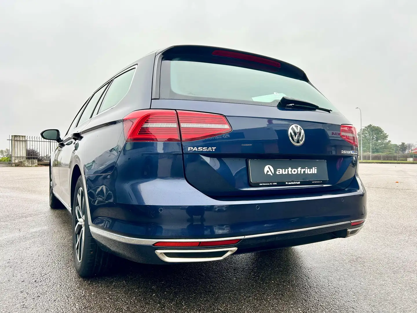 Volkswagen Passat Variant 2.0TDI 150CV EXECUTIVE DSG Bleu - 2