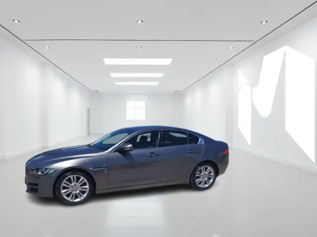 Jaguar XE 2.0 Prestige Business Edition 180 CV Auto EZ035TR