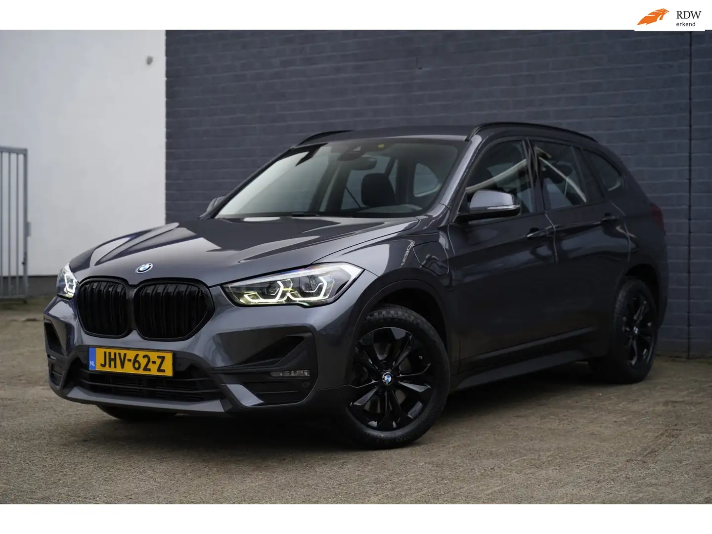 BMW X1 XDrive25e High Executive, Apple Carplay, Laser, NA Grau - 1