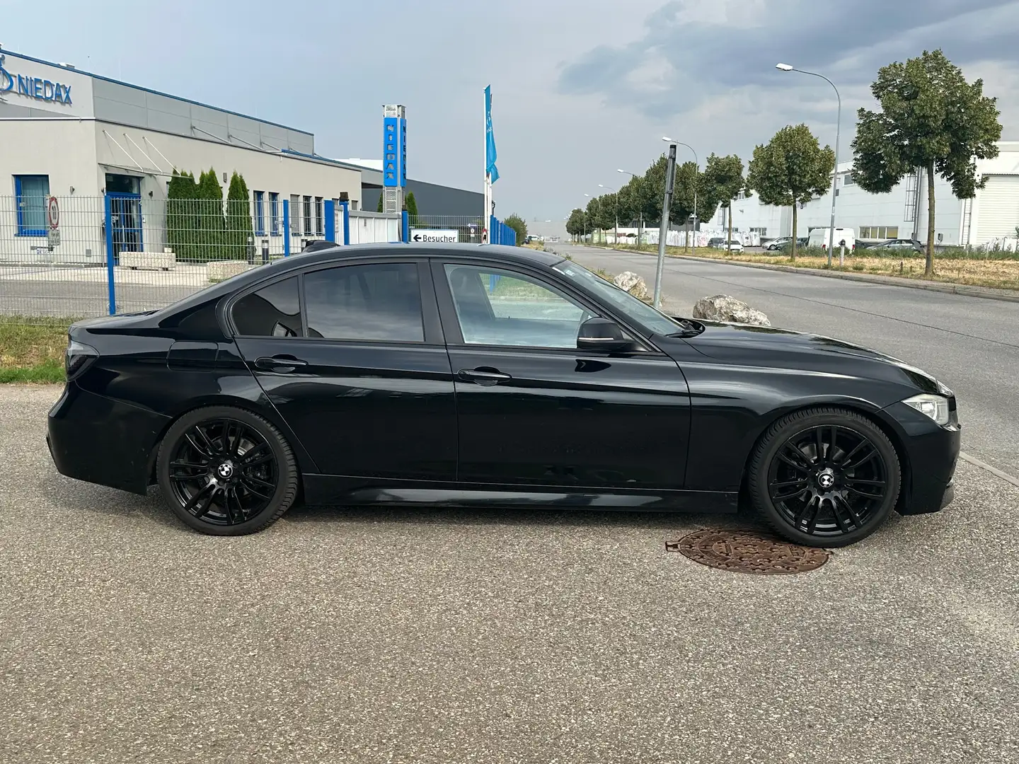 BMW 318 318d Österreich-Paket Aut. Österreich-Paket Schwarz - 2