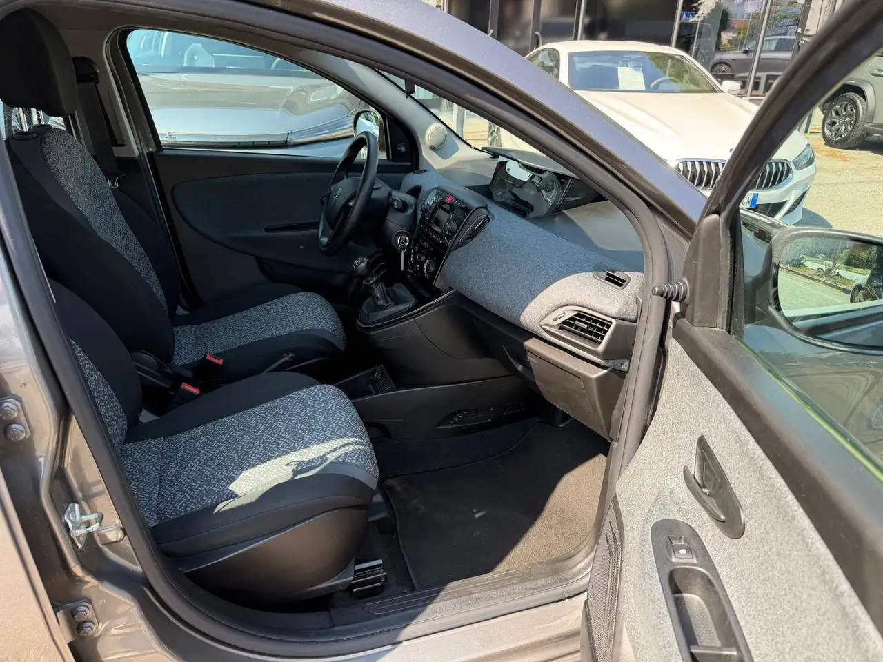 Lancia Ypsilon 2023 — фото 12