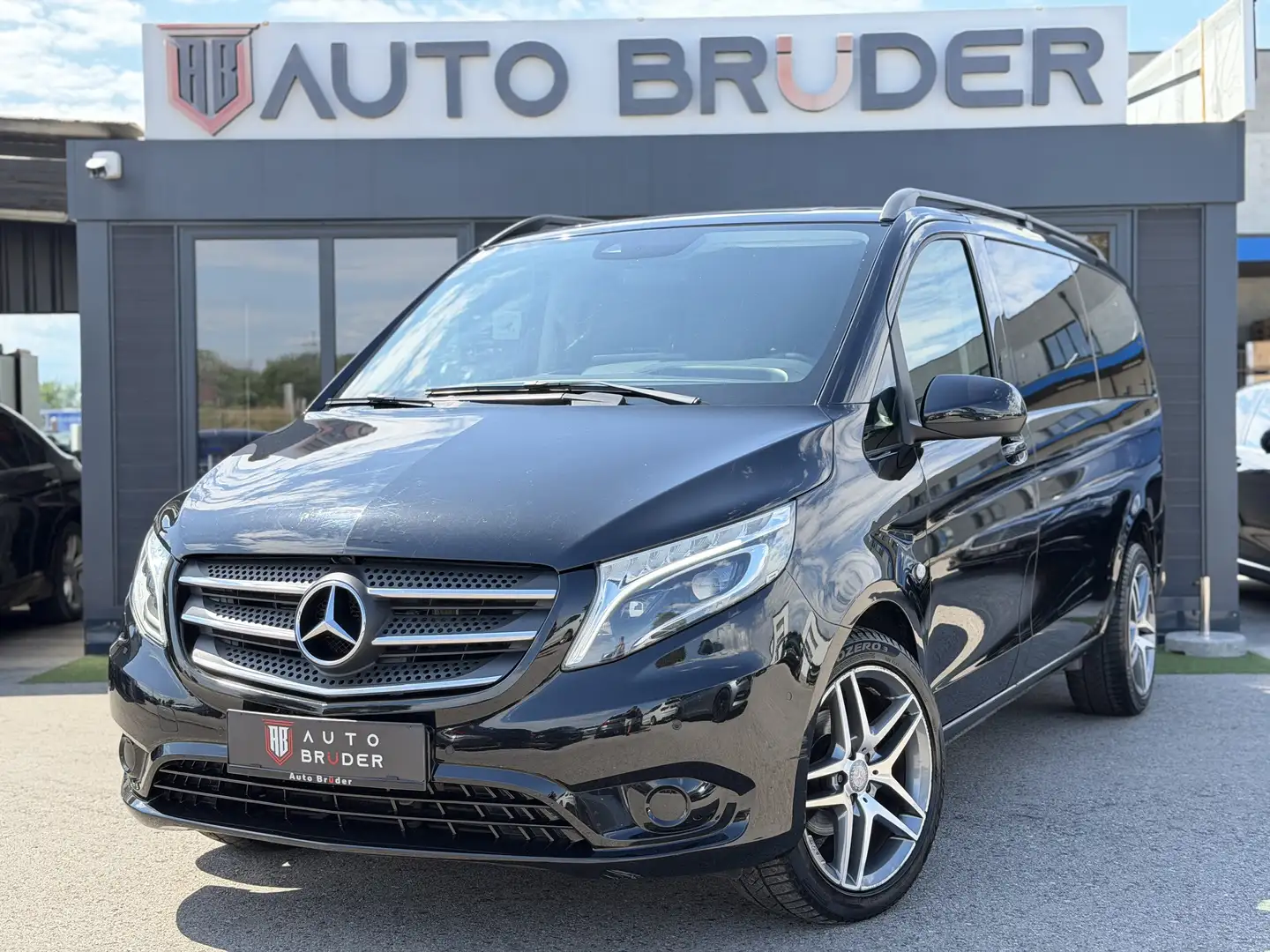 Mercedes-Benz Vito Tourer Family 114 BlueTEC lang Aut. *7 Sitze* Schwarz - 2