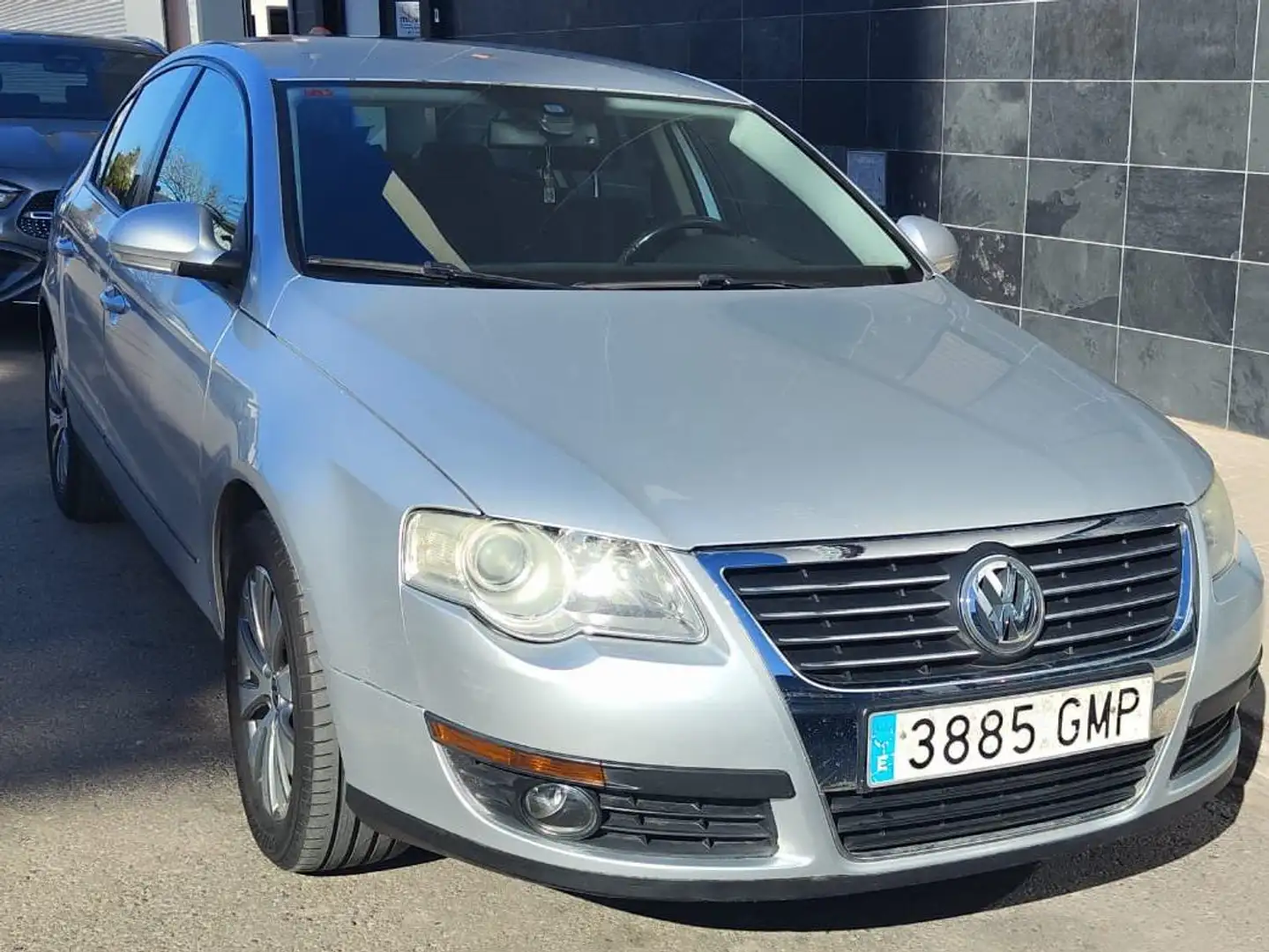 Volkswagen Passat 2.0TDI CR Highline Plateado - 1