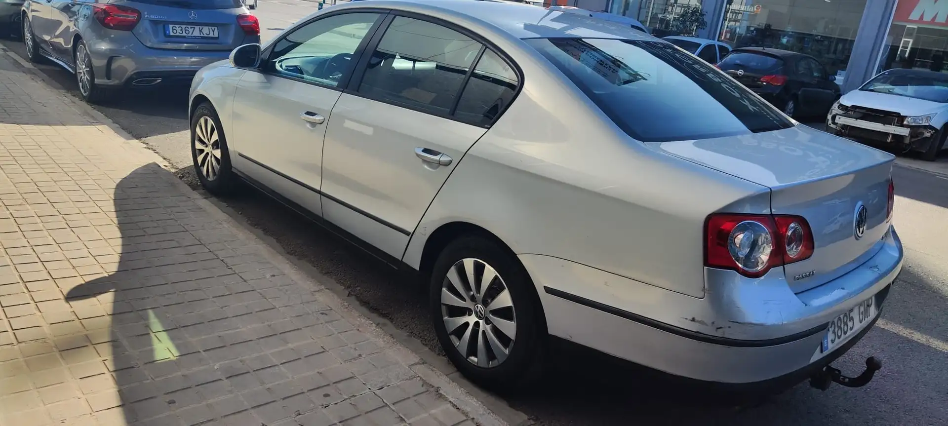 Volkswagen Passat 2.0TDI CR Highline Plateado - 2