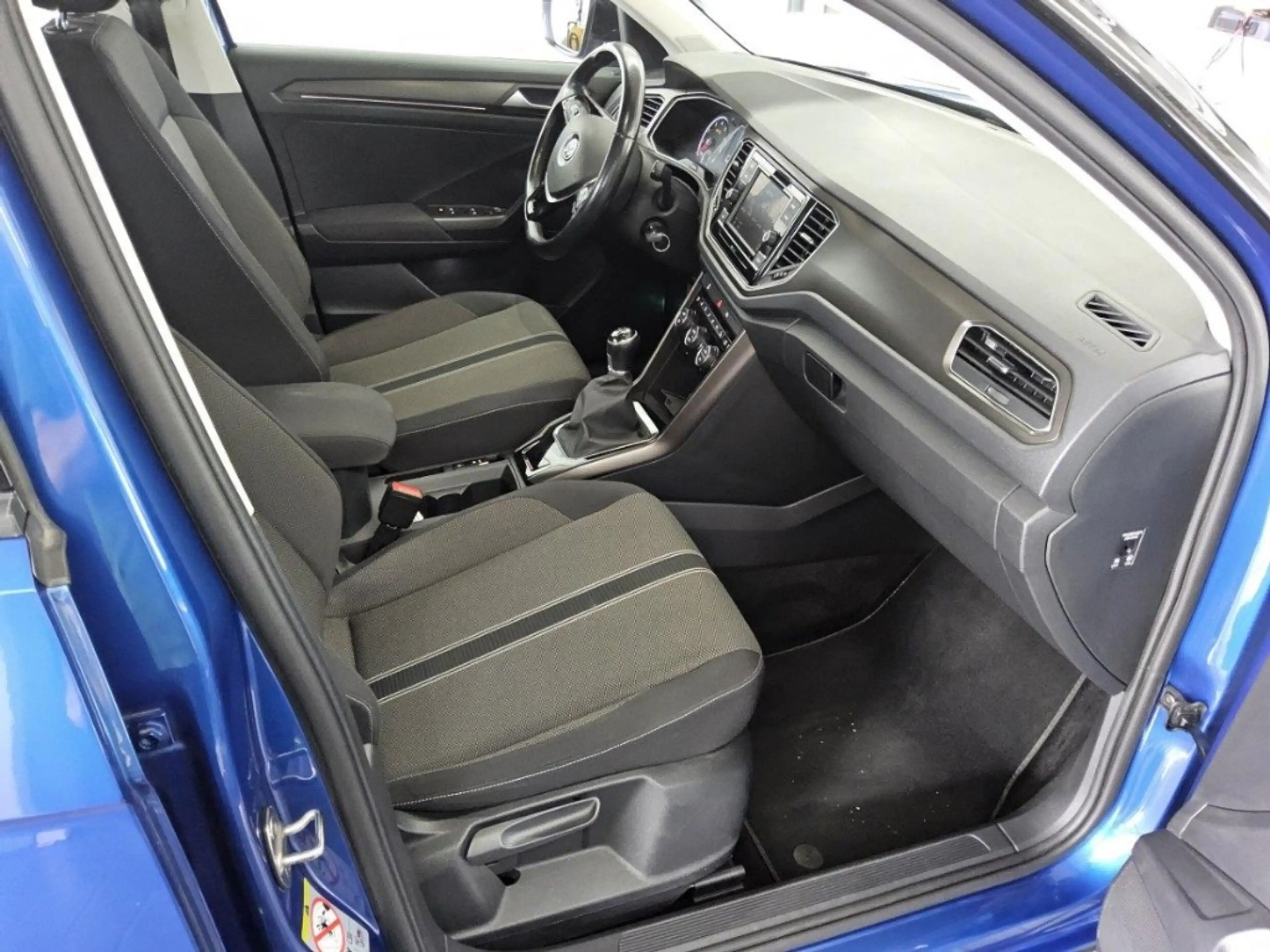 Volkswagen T-Roc STYLE 1.5 TSI Style LED+PDC+NSW+ — photo 9