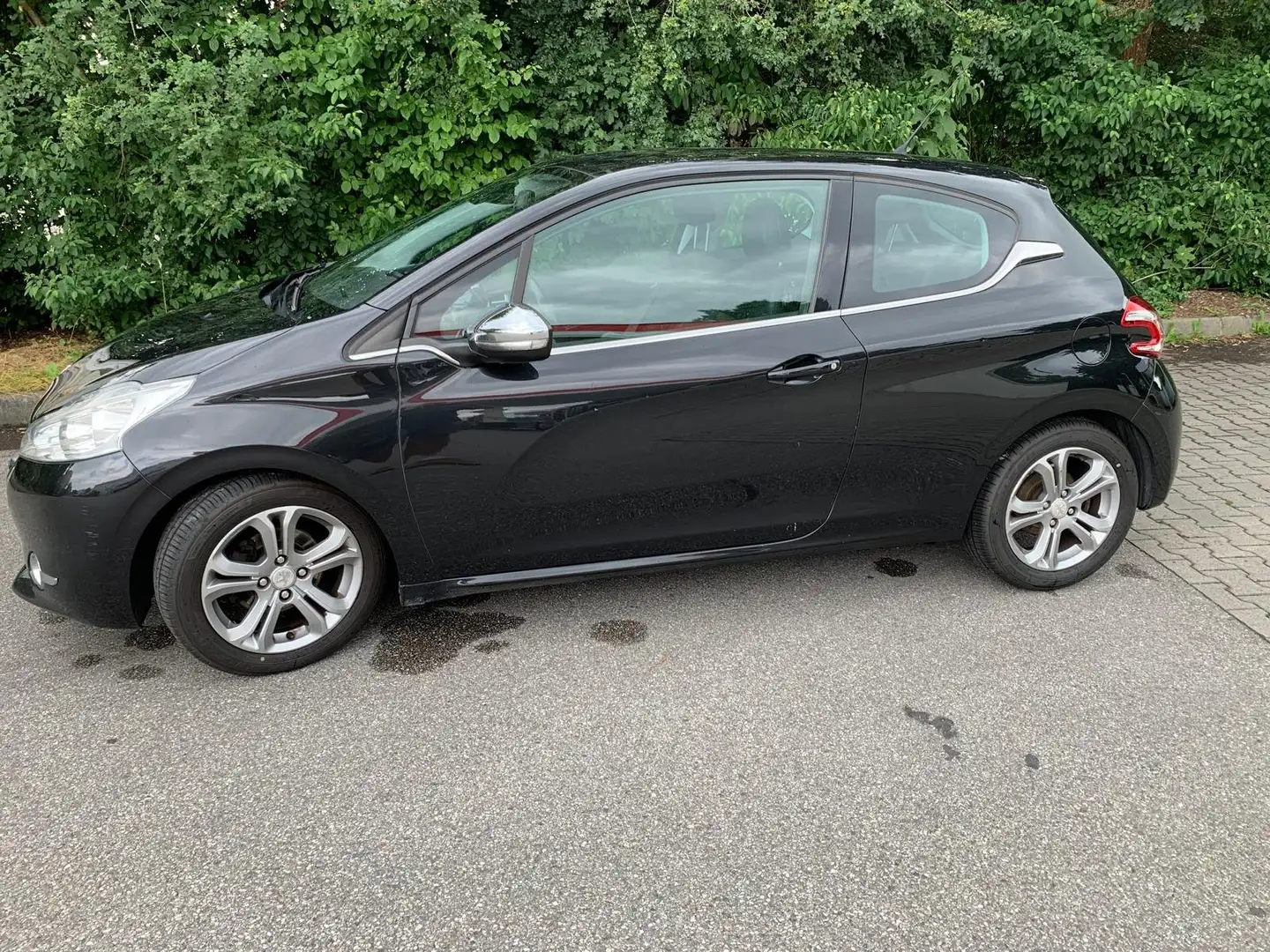 Peugeot 208 208 Diesel  3-Türer e-HDi 92 Stop Schwarz - 1