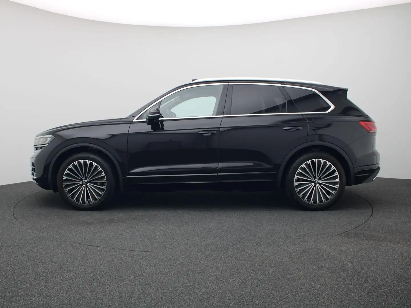 Volkswagen Touareg 3.0 TSi eHybrid 4MOTION Elegance 381PK DSG 360 gr. Zwart - 2