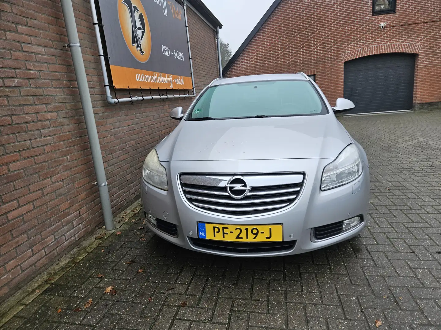 Opel Insignia Sports Tourer 2.0 T Edition 4x4 Grau - 2