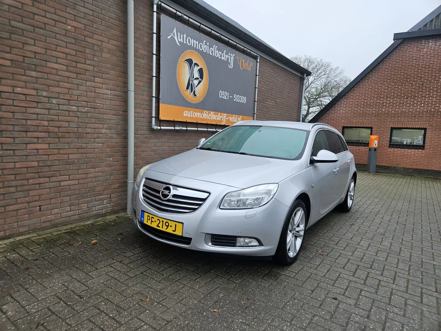 Opel Insignia Sports Tourer 2.0 T Edition 4x4 Grau - 1