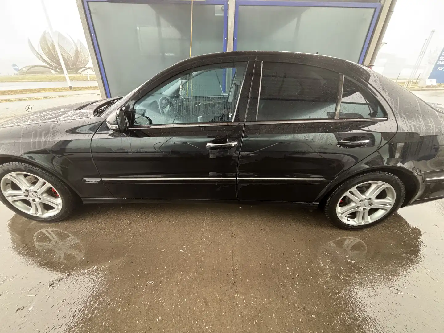 Mercedes-Benz E 280 E 280 4Matic Avantgarde Schwarz - 2