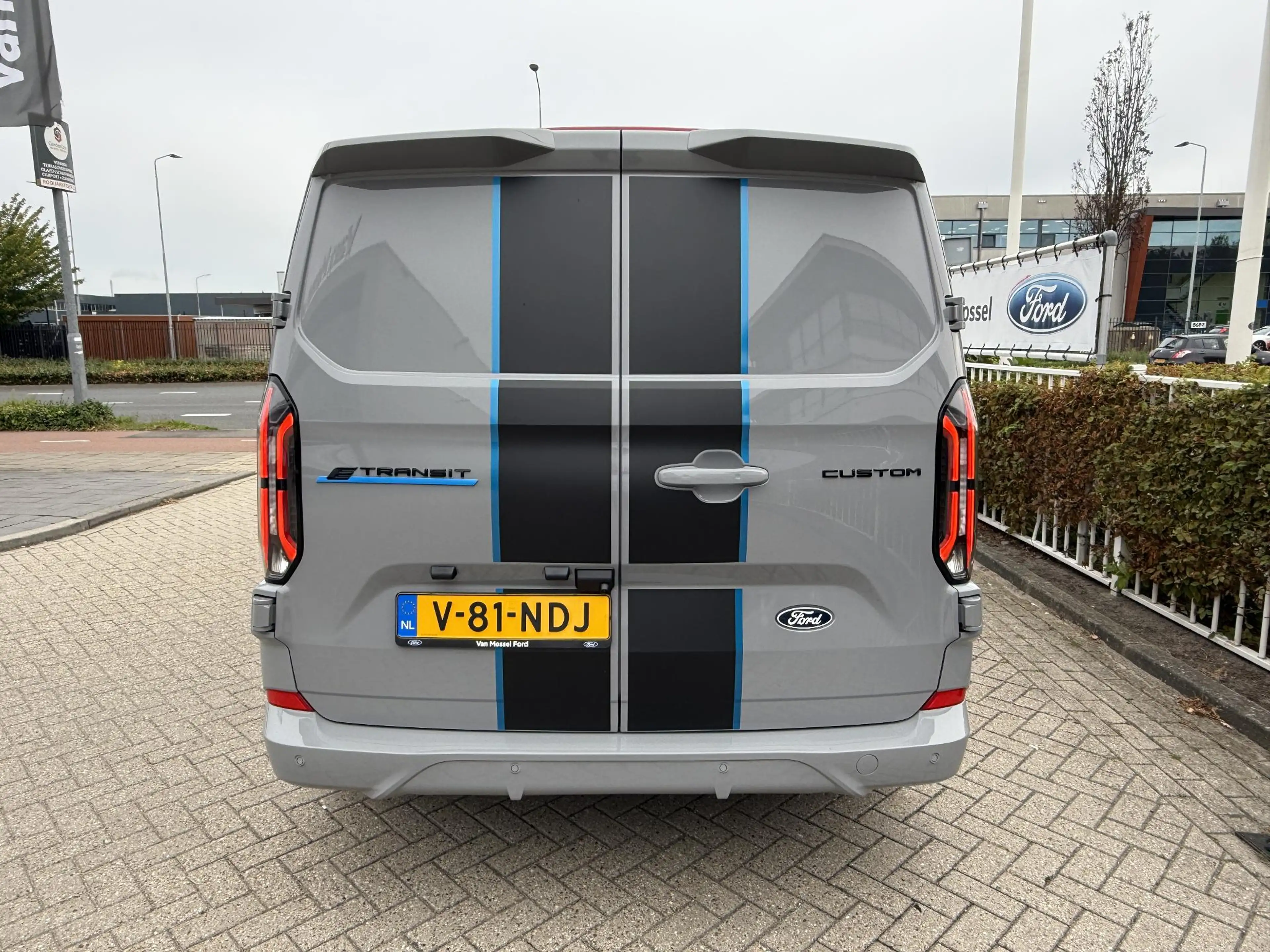 Ford E-Transit Cust. 340 L2H1 Sport 71 kWh — photo 4